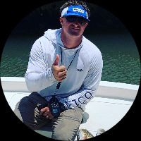 Profile photo of Captain Experiences guide Dustin
