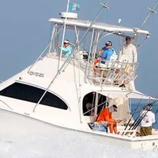 Fishing in Puerto Quetzal