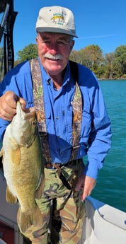 Smallmouth Bass fishing in Lake Saint Clair