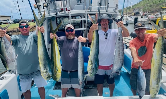 Mahi Mahi / Dorado, Skipjack Tuna, Wahoo, Yellowfin Tuna fishing in Kapa&#039;a, Hawaii