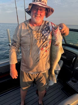 Walleye Fishing in Sheffield Lake, OH, USA