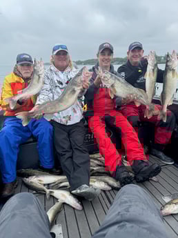 Walleye Fishing in Sheffield Lake, OH, USA