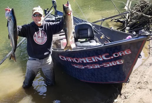 Boat photo for Salmon Hook-Up