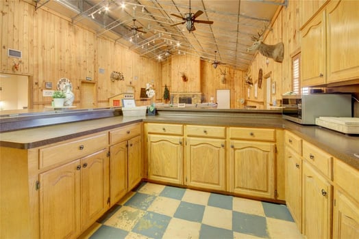 Lodge photo for Whitetail Hunt Close To Houston 