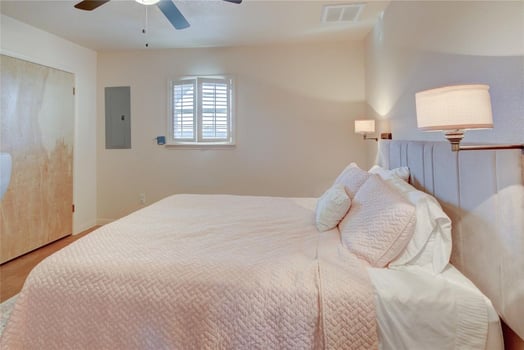 Lodge photo for Whitetail Hunt Close To Houston 