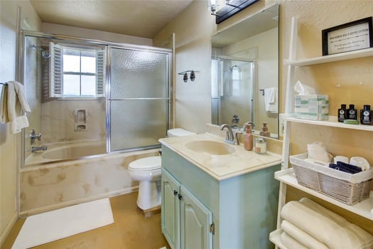 Lodge photo for Whitetail Hunt Close To Houston 