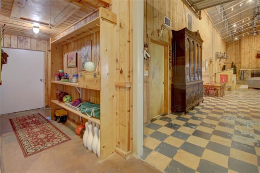 Lodge photo for Whitetail Hunt Close To Houston 