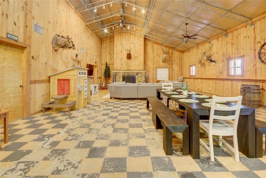 Lodge photo for Whitetail Hunt Close To Houston 