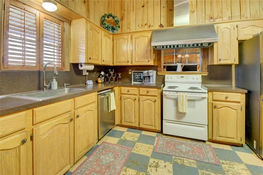 Lodge photo for Whitetail Hunt Close To Houston 