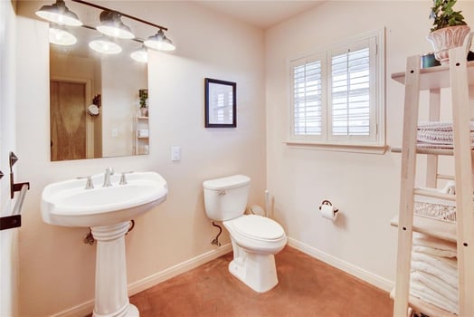 Lodge photo for Whitetail Hunt Close To Houston 