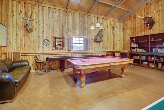 Lodge photo for Whitetail Hunt Close To Houston 