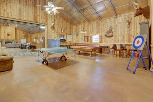 Lodge photo for Whitetail Hunt Close To Houston 