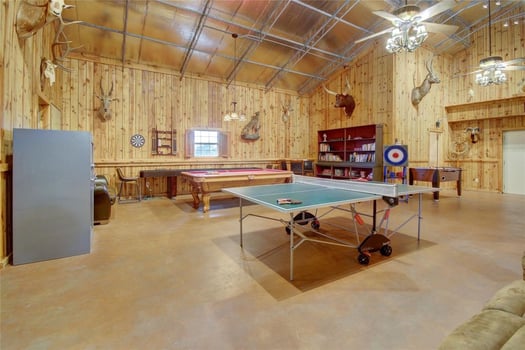 Lodge photo for Whitetail Hunt Close To Houston 