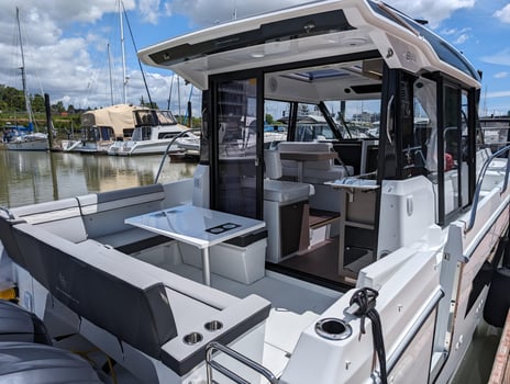 Boat photo for Private Patch Reef & Flats Fishing