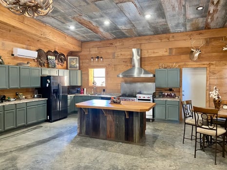 Lodge photo for Trophy Whitetail Deer W/ Lodging