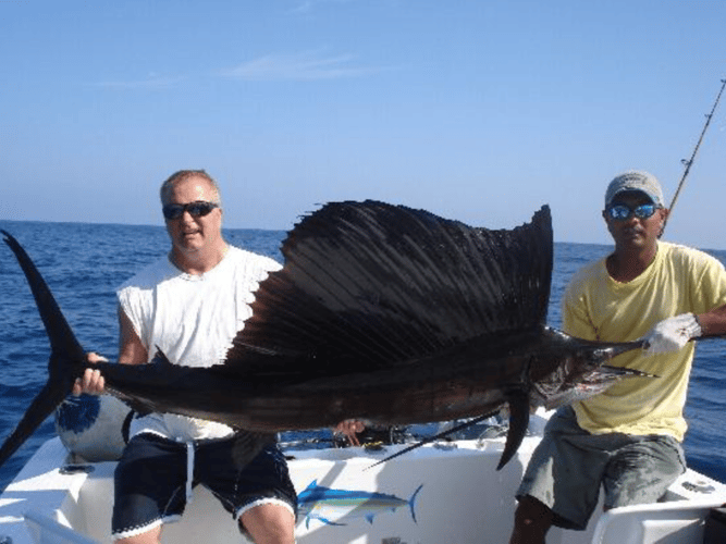 Half Day Offshore In Playa Herradura