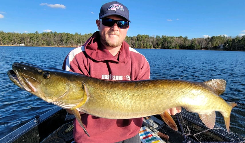 Wallhanger Musky Guide Trips In Eagle River