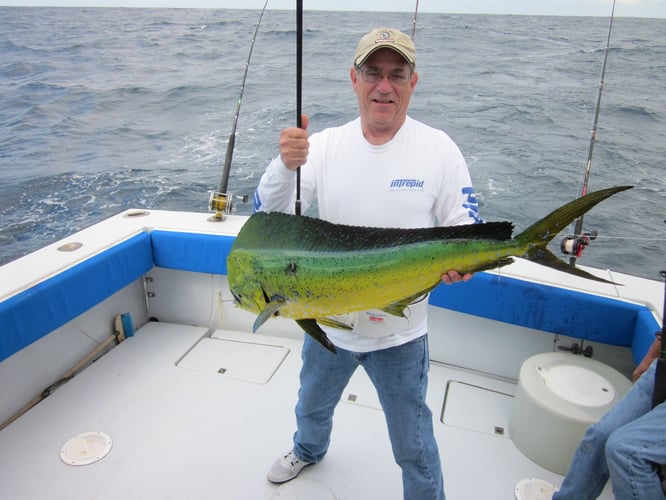 Chasing Tuna & Wahoo - 31’ Rampage In West Palm Beach