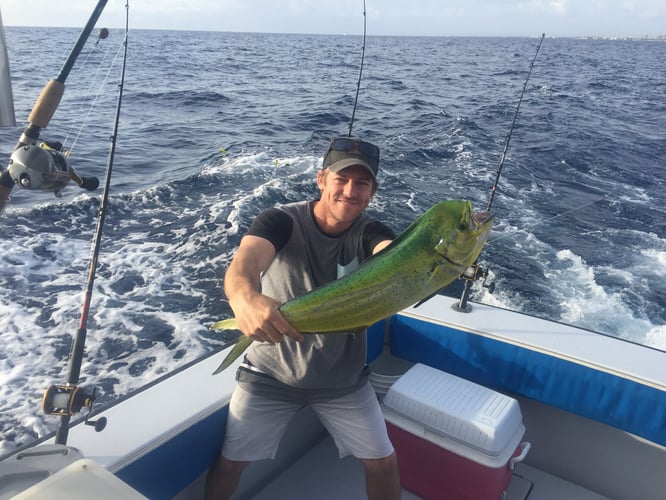 Chasing Tuna & Wahoo - 31’ Rampage In Riviera Beach