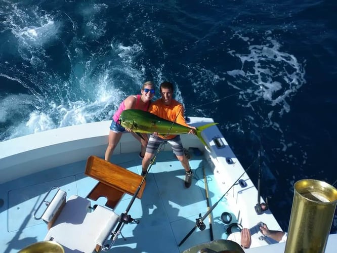 Full Day Offshore Fishing Trip in Riviera Beach