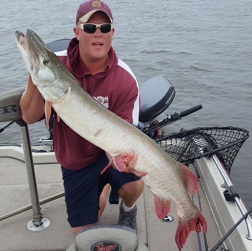 Wallhanger Musky Guide Trips in Eagle River
