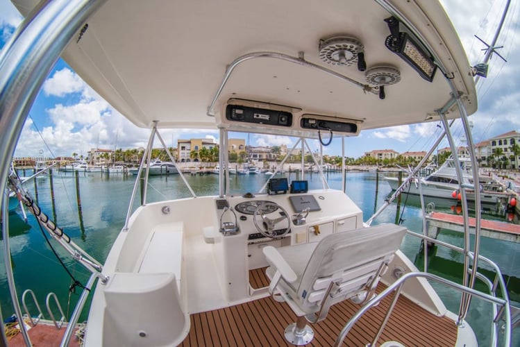 4-6 Hour Offshore (Pick Up Included) - 42' Ocean Yachts