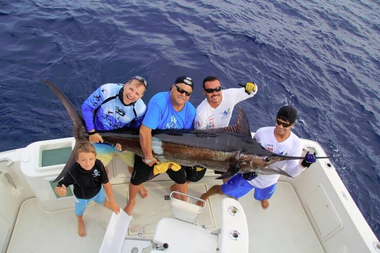Cabo Luxury Fishing - 43' Riviera in Cabo San Lucas