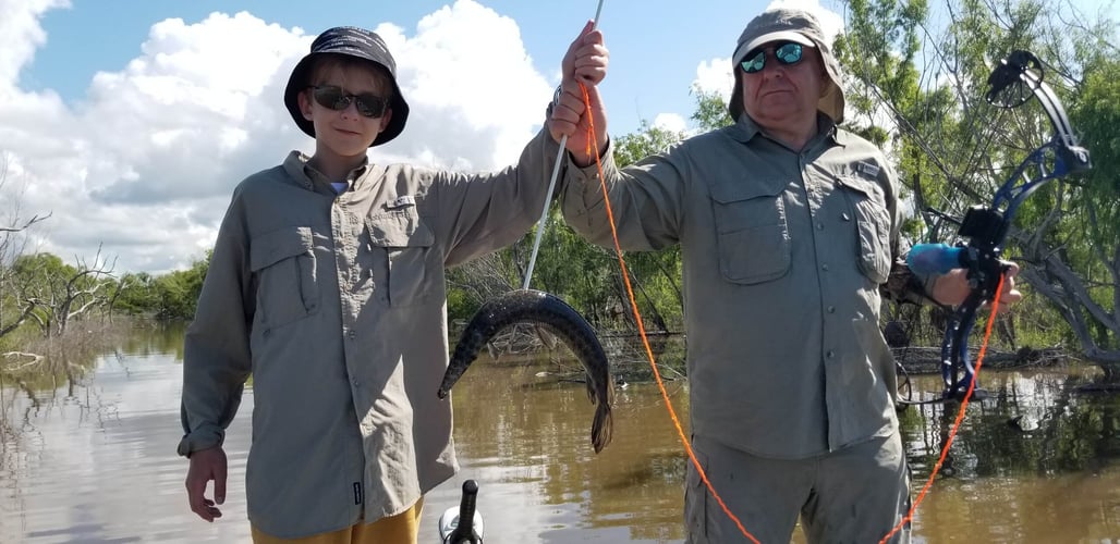 Trophy Alligator Gar Bowfishing In Houston