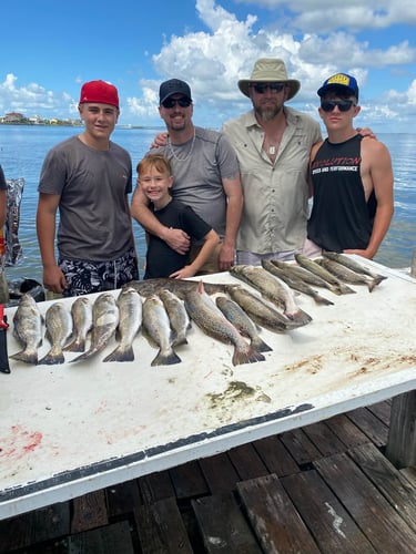 Half Day Bay - 24’ Kenner In Galveston