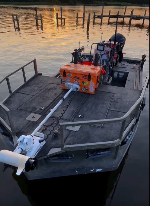 Boat photo for Bowfishing Trip