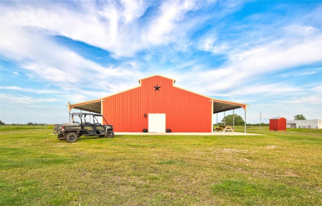 Lodge photo for Whitetail Hunt Close To Houston 