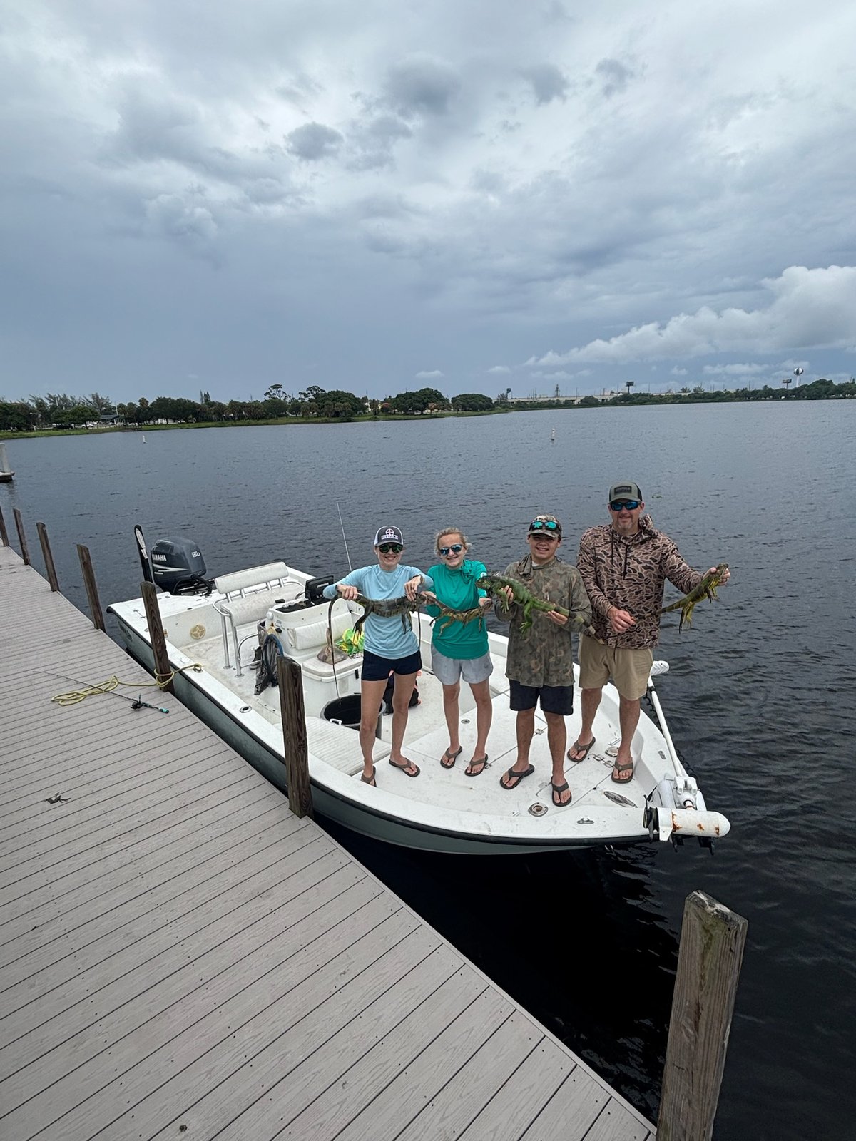 Boat photo for Unreal Peacock & Clown Knife Action