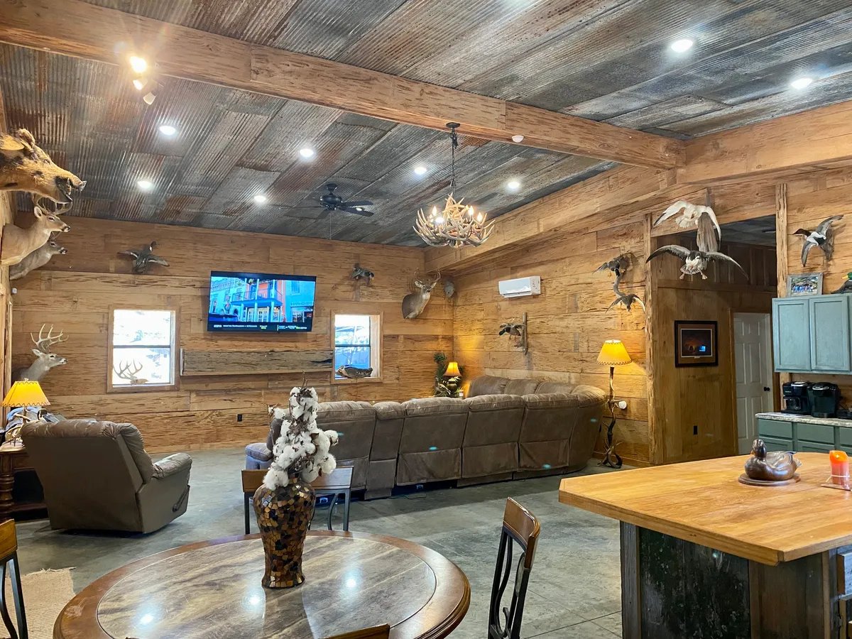 Lodge photo for Trophy Whitetail Deer W/ Lodging