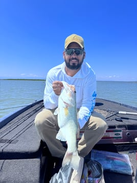 Lake Guerrero Trophy Bass Fishing