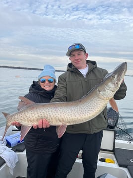 Late Season Musky Trolling 