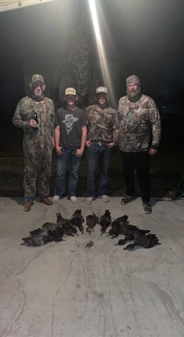 Texas marsh and bay duck hunting 