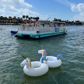 Sandbar Splash And Yacht Tour