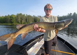 Wallhanger Musky Guide Trips