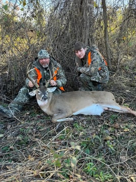 Trophy Whitetail Deer w/ Lodging