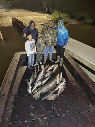 4 Hour Bowfishing Trip at Night