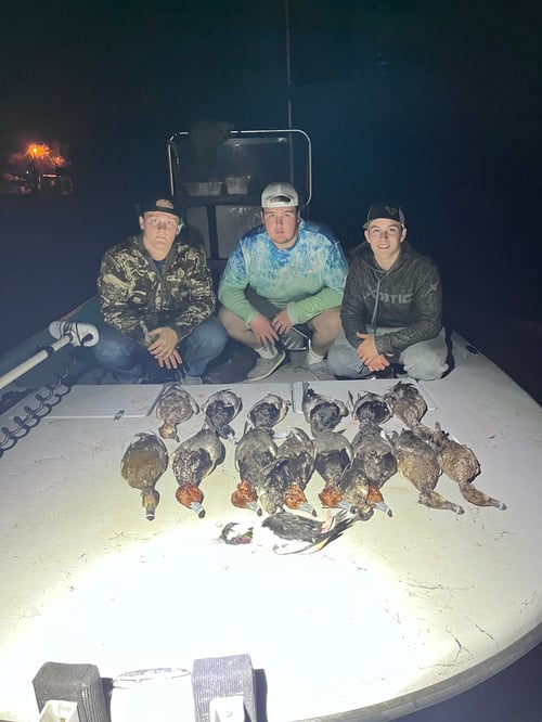 Texas marsh and bay duck hunting 