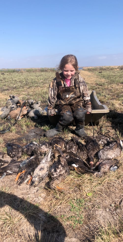 Texas marsh and bay duck hunting 