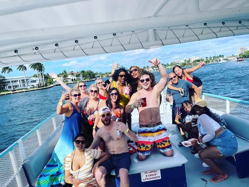 Sandbar Splash And Yacht Tour