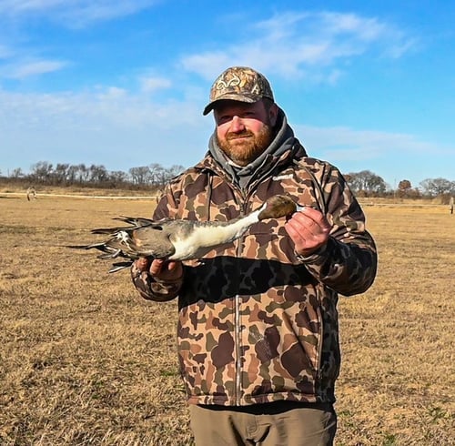 Central Texas Duck Hunts w/ Lodging & Meals
