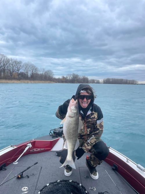 Walleye Jigging Trip 6-10 Hours