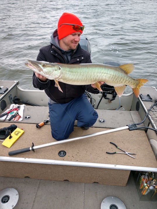musky fishing guides